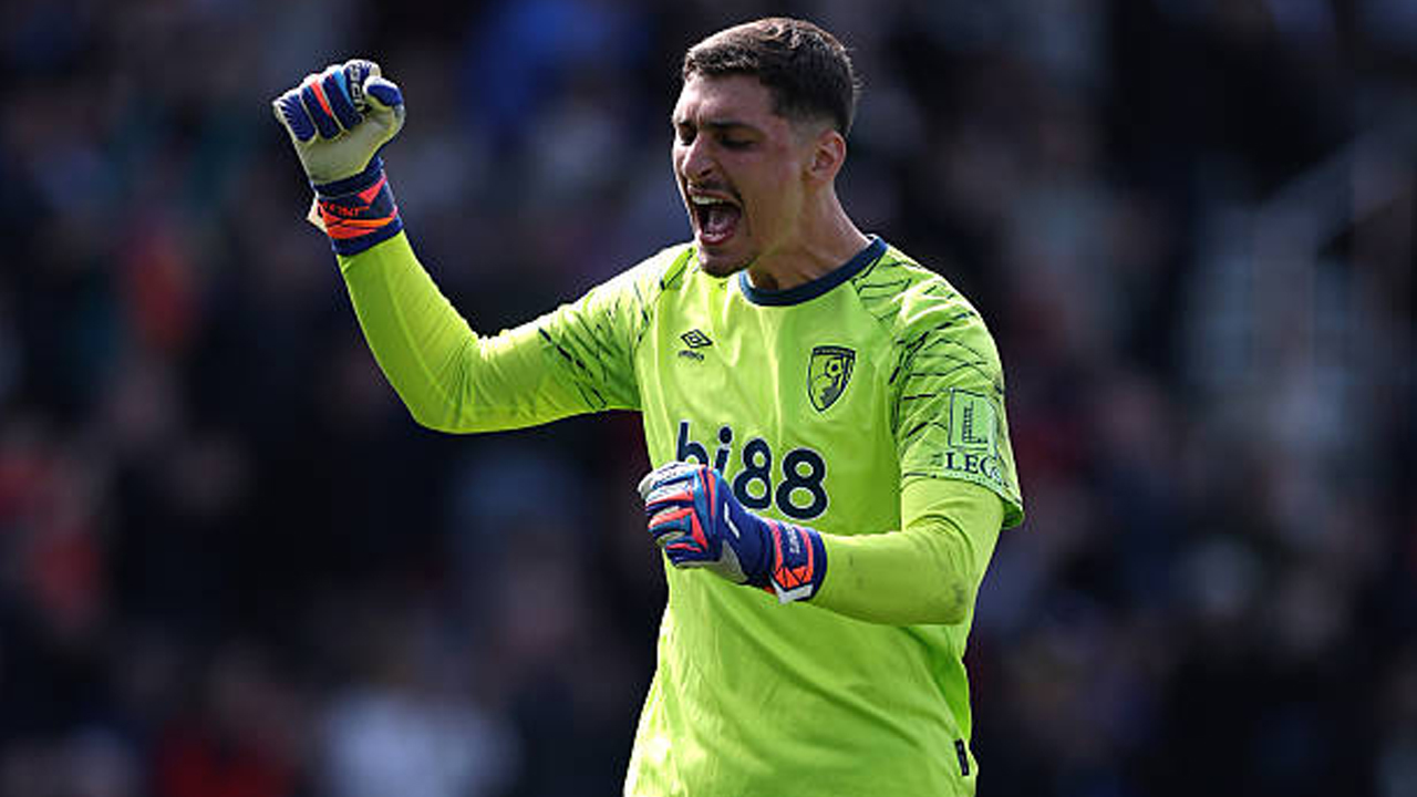 Bournemouth Incar Bek Berkaki Kiri dan Kiper Pesaing Bagi Djordje Petrovic