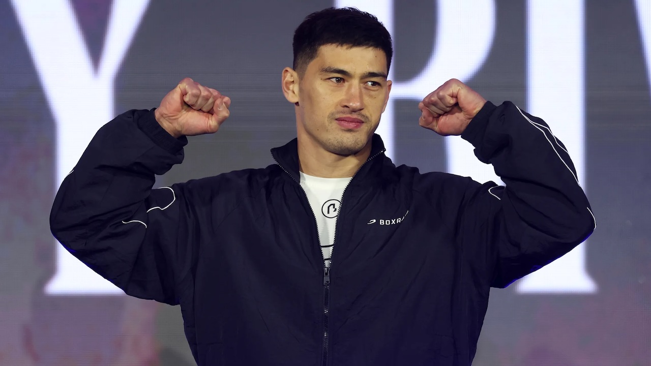 Dmitry Bivol Dijagokan Menang Telak Jika Hadapi Benavidez