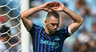 Fabrizio Romano: Stefan De Vrij Akhiri 12 Tahun Karir Luar Biasa di Serie A