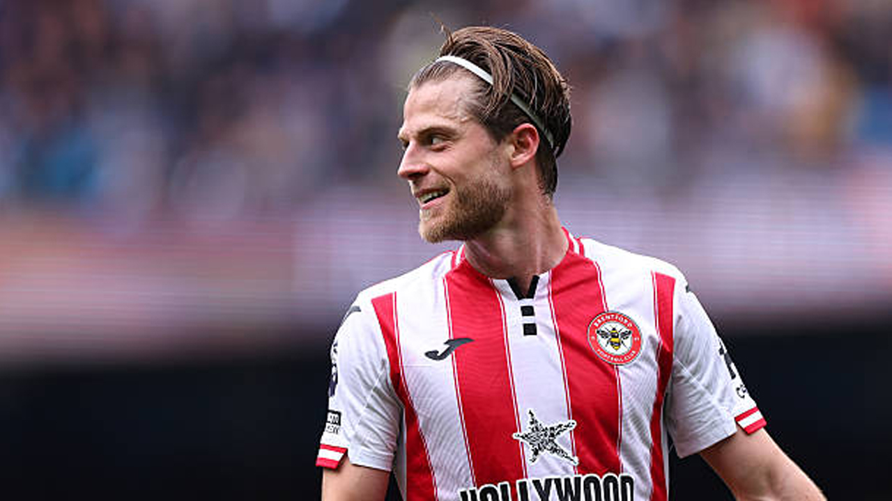 Mathias Jensen dan Dua Pemain Senior Brentford Resmi Perpanjang Kontrak