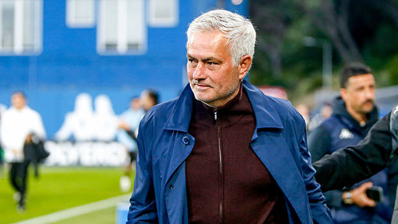 Perang Urat Saraf Dimulai, Jose Mourinho Sindir Gaya Main Barcelona