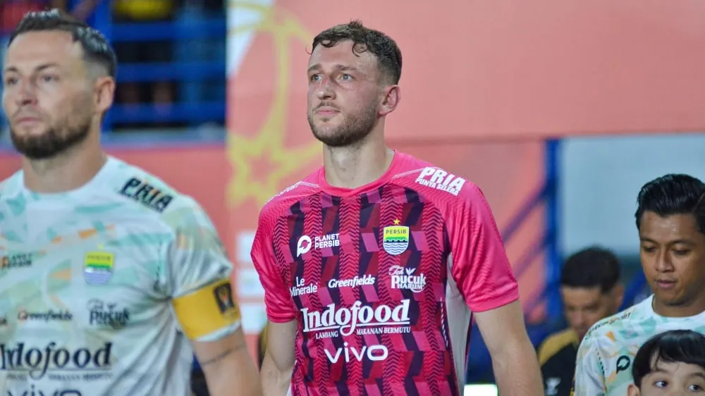 Persib Bandung Resmi Melepas Adam Przybek sebagai Pemain Asing Keempat - sumber: (ileagueid)