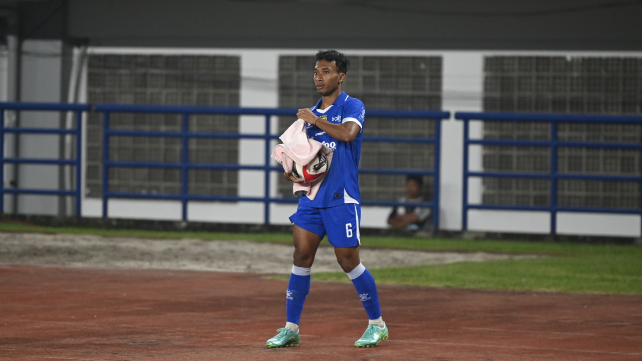 Sudahi Kebersamaan 4 Tahun, Robi Darwis Tinggalkan Persib