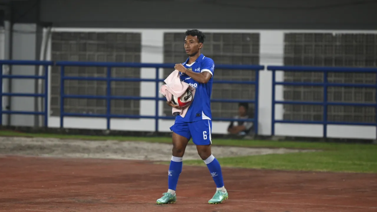 Robi Darwis tinggalkan Persib