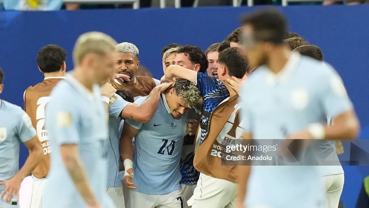 Spanyol incar puncak klasemen, Uruguay buru tiket 32 besar