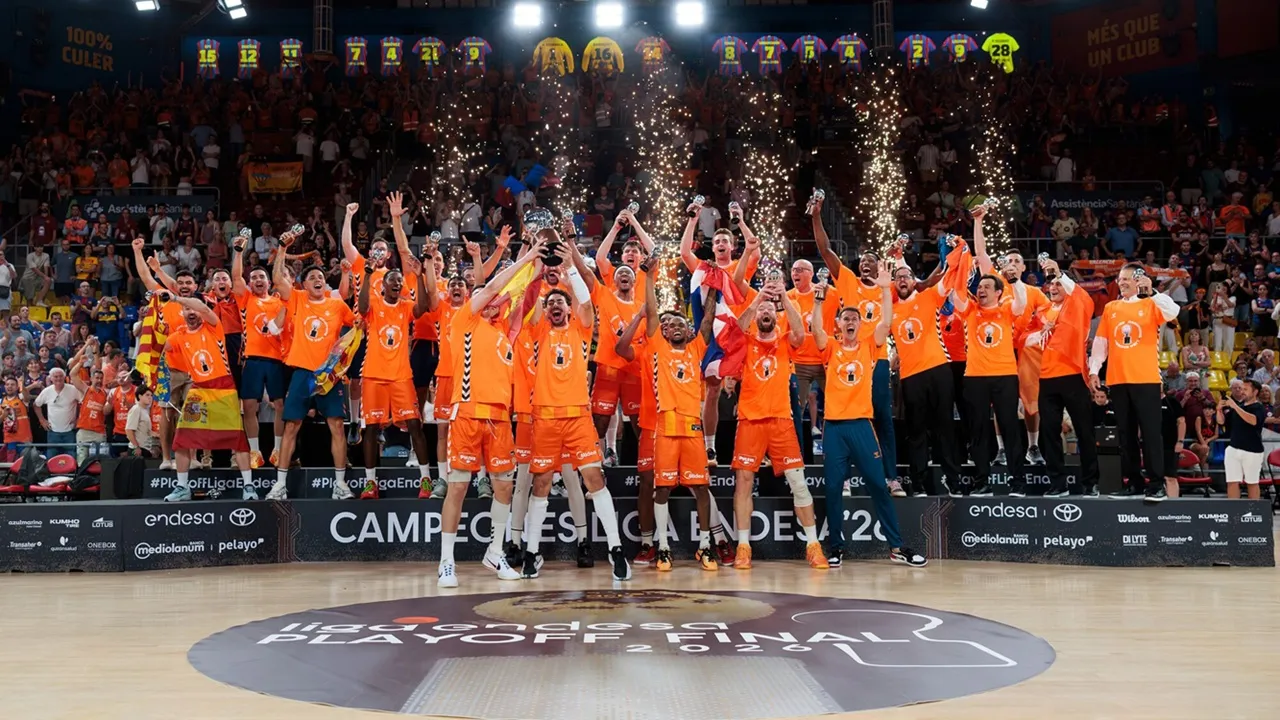 Valencia Basket Angkat Trofi Liga Basket Spanyol Usai Tumbangkan Barcelona