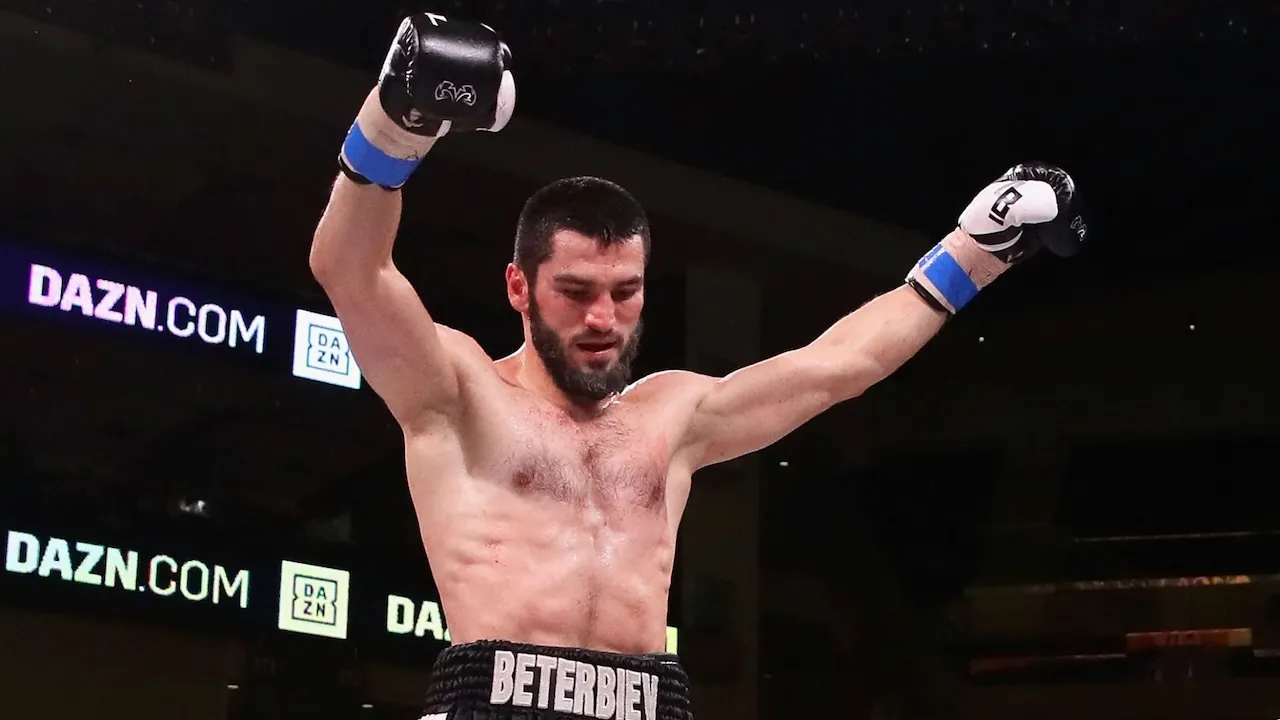 Artur Beterbiev Kesampingkan Benavidez, Fokus Kejar Dmitry Bivol