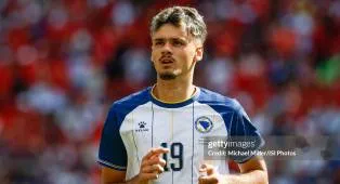 Aston Villa Bidik Kerim Alajbegovic usai Bersinar di Piala Dunia 2026
