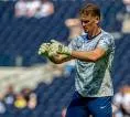 Belum Pasti Jadi Kiper Utama, Antonin Kinsky Ingin Bertahan di Tottenham