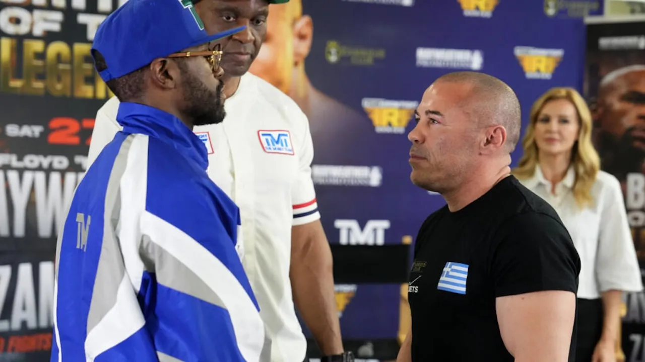 Duel Floyd Mayweather Jr vs Mike Zambidis Resmi Batal, Ini Penyebabnya