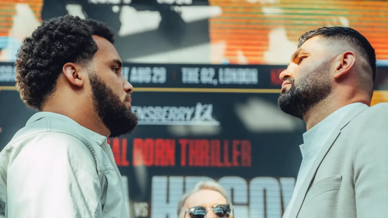 Moses Itauma (kiri) dan Filip Hrgovic. (Foto: Fight TV)