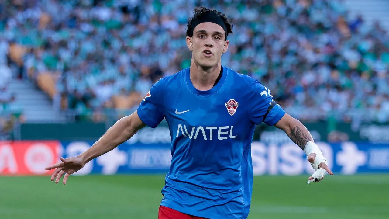 Hector Fort Siap Buktikan Diri demi Rebut Hati Hansi Flick di Barcelona