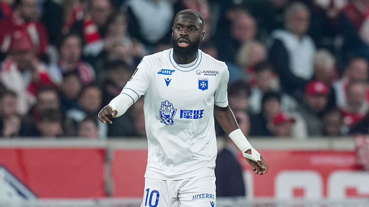 Leeds Mulai Negosiasi untuk Gaet Lassine Sinayoko dari Auxerre