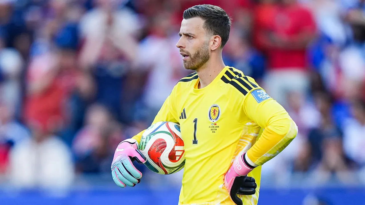 Manchester United Lirik Angus Gunn untuk Perkuat Posisi Kiper