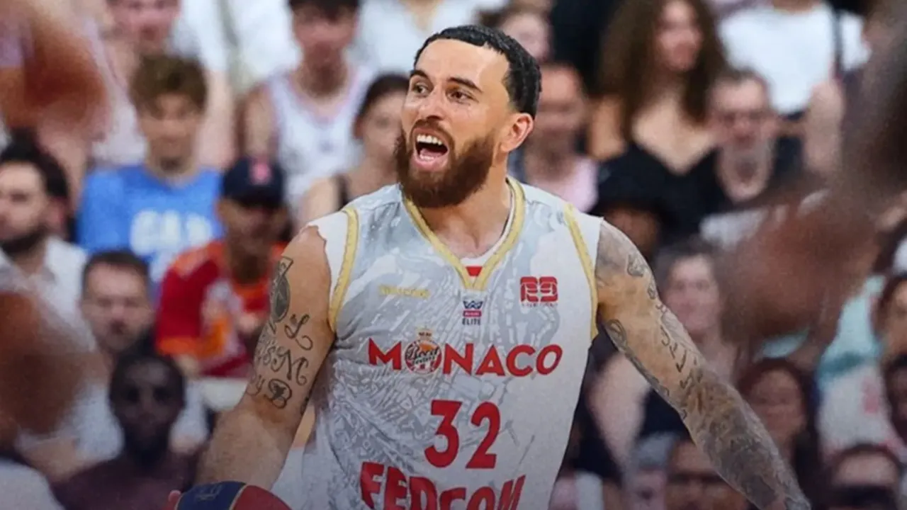 Mike James Kembali Bermain, AS Monaco Angkat Trofi