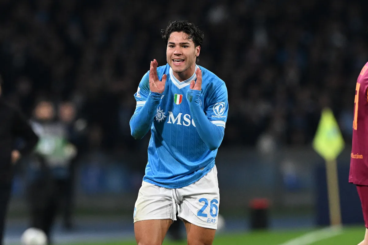 Napoli Bertahan, Vergara Tak Dilepas Murah ke Como - sumber: (footballitalia)
