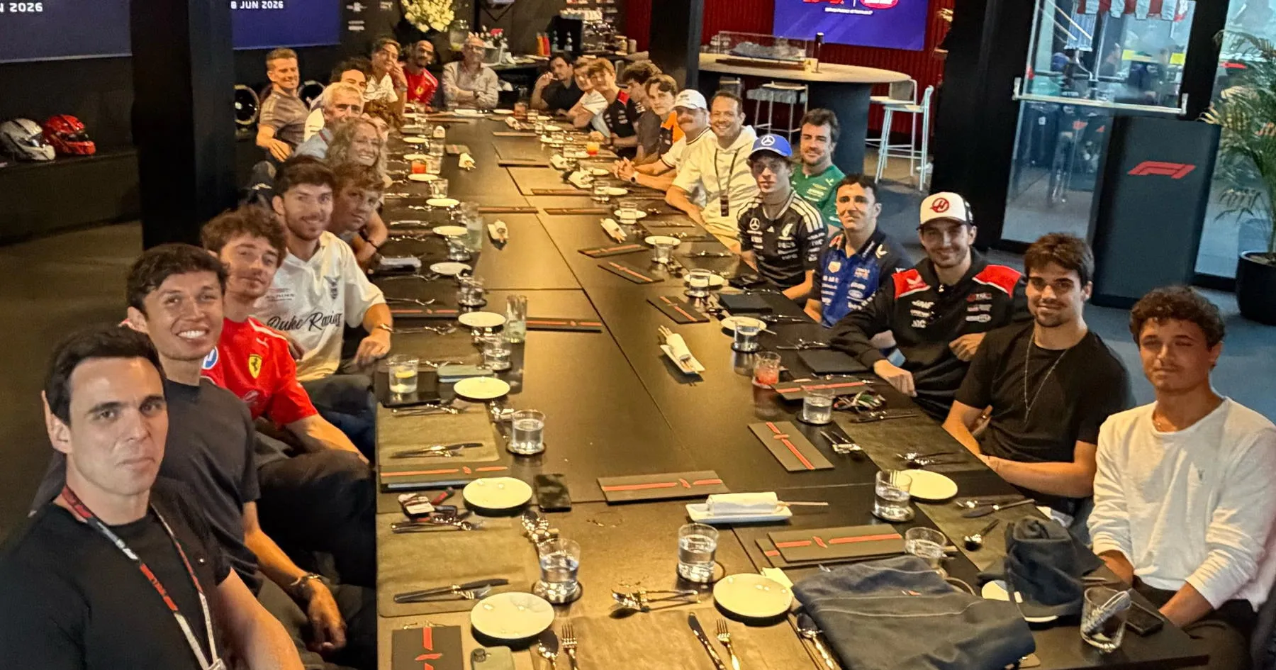 Tradisi Makan Malam F1 di GP Austria Berlanjut - sumber: (racingnews365)