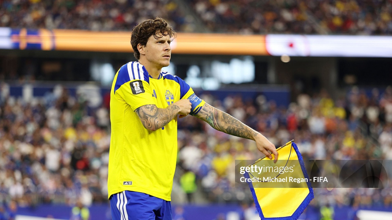 Victor Lindelof Akui Sempat Panik usai Alami Kram Tak Biasa