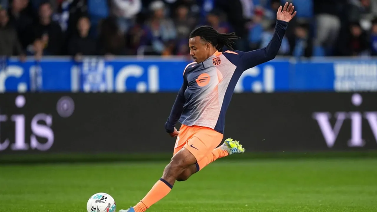 Barcelona Masih Ragu-ragu dengan Status Jules Kounde
