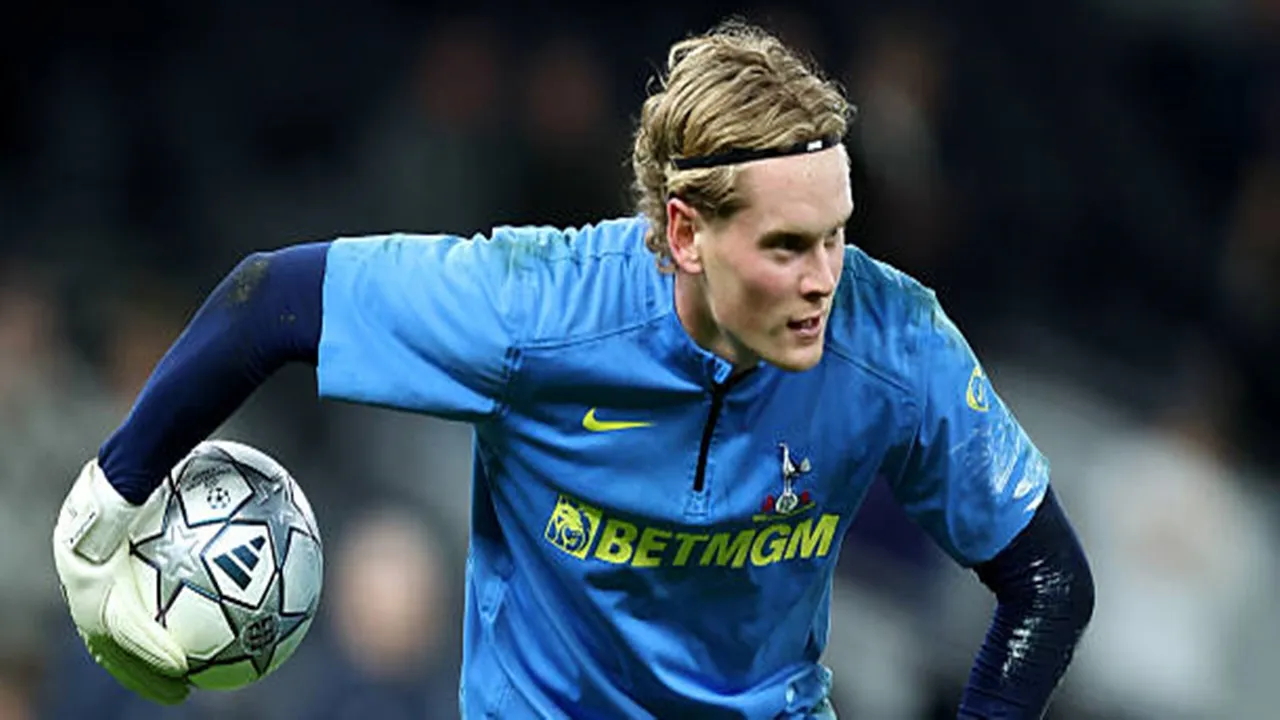 Kiper Tottenham