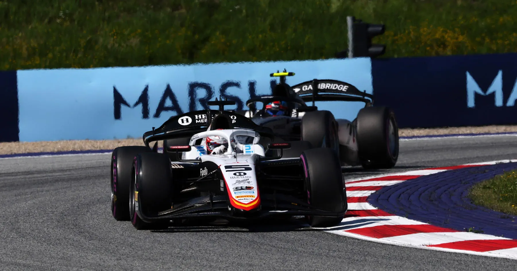 Gabriele Mini Perkuat Posisi di Puncak Klasemen F2 2026 - sumber: (racingnews365)