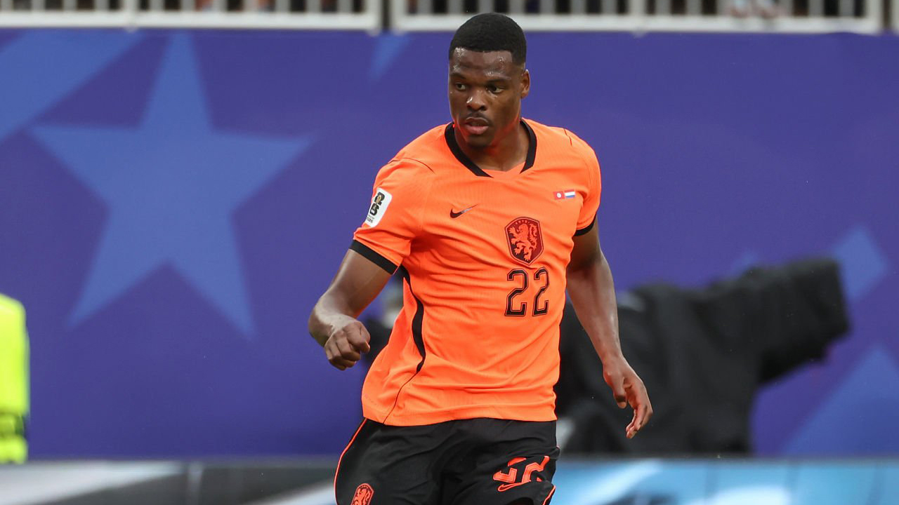 Ini Alasan Real Madrid Tunda Pengumuman Transfer Denzel Dumfries