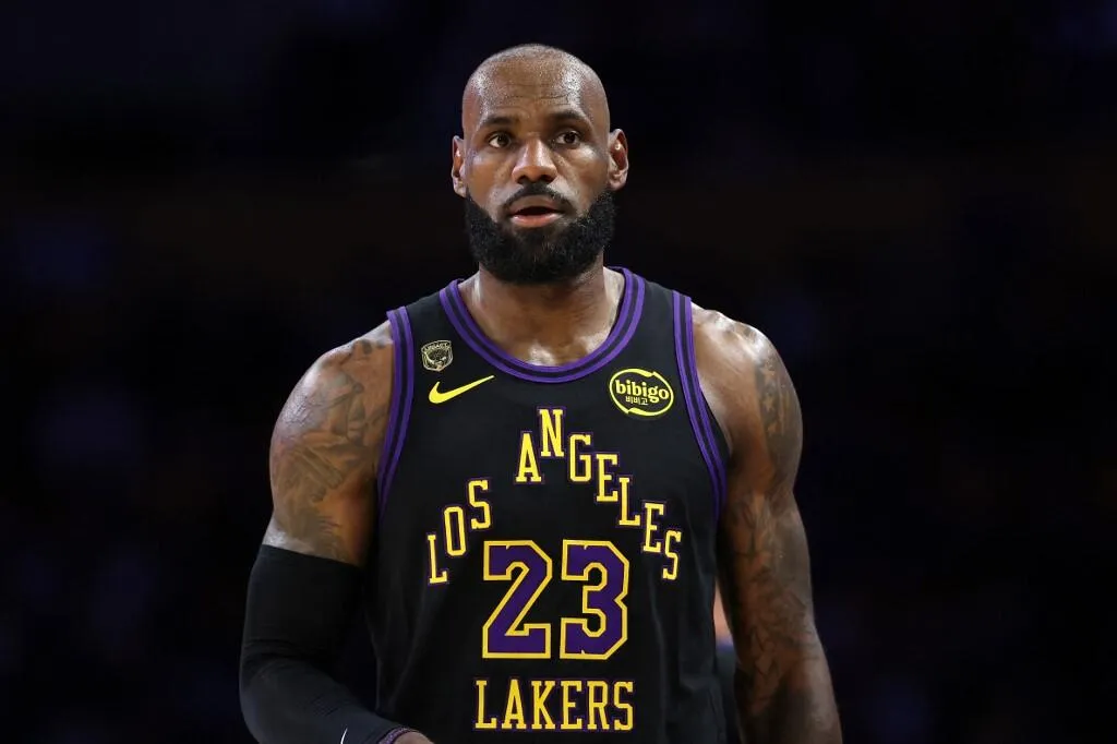 Masa Depan LeBron di Lakers Belum Jelas Tanpa Kontrak Baru - sumber: (mainbasket)