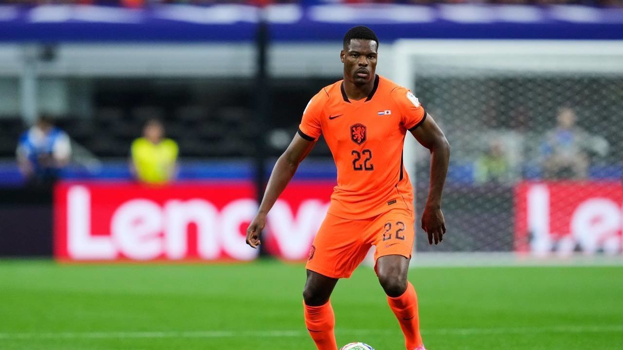 Masalah Finansial Jadi Alasan Madrid Belum Umumkan Denzel Dumfries
