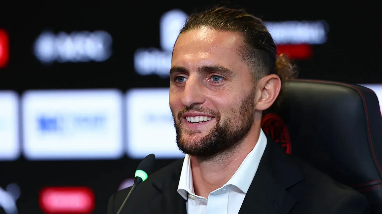 Adrien Rabiot Beri Jawaban Singkat 10 Kata Soal Masa Depannya di Milan