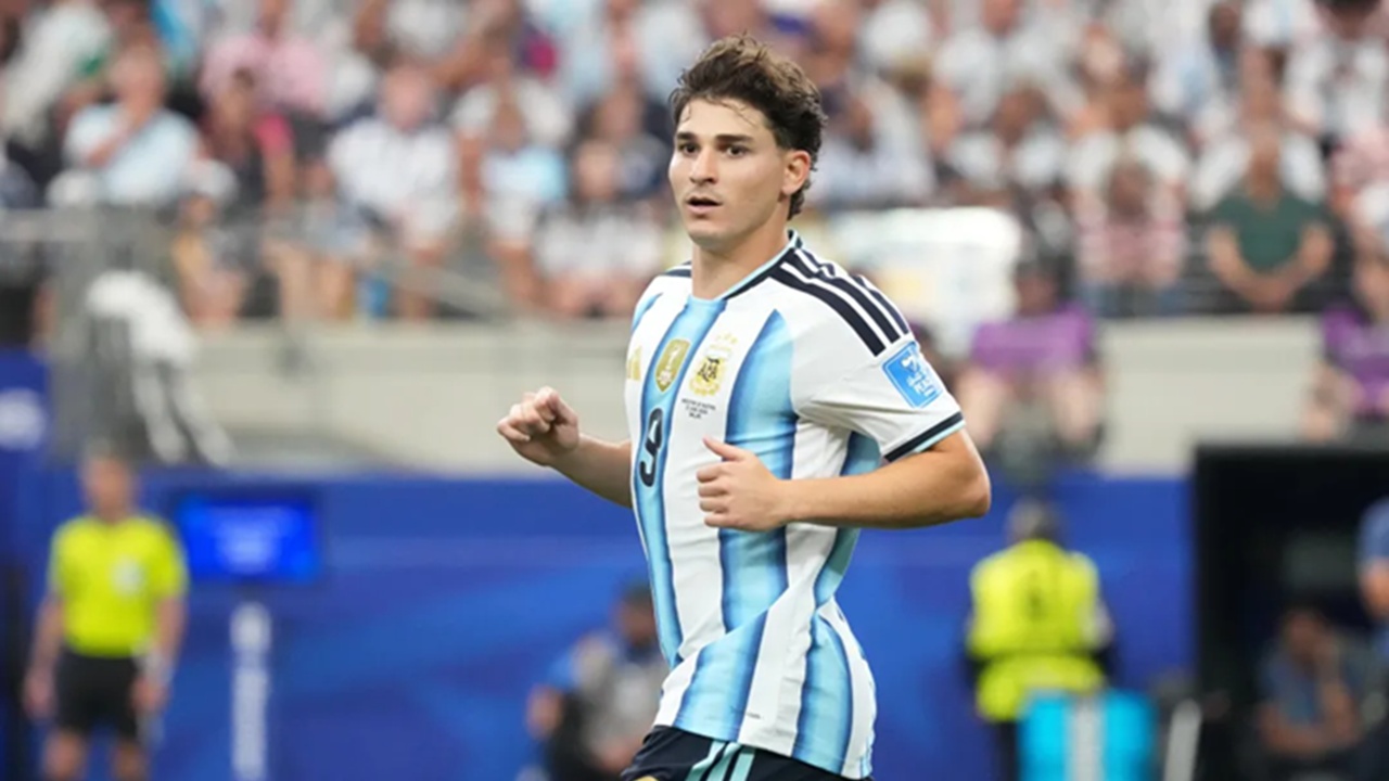 Javier Saviola Percaya Barcelona Jadi Tujuan Ideal Bagi Julian Alvarez
