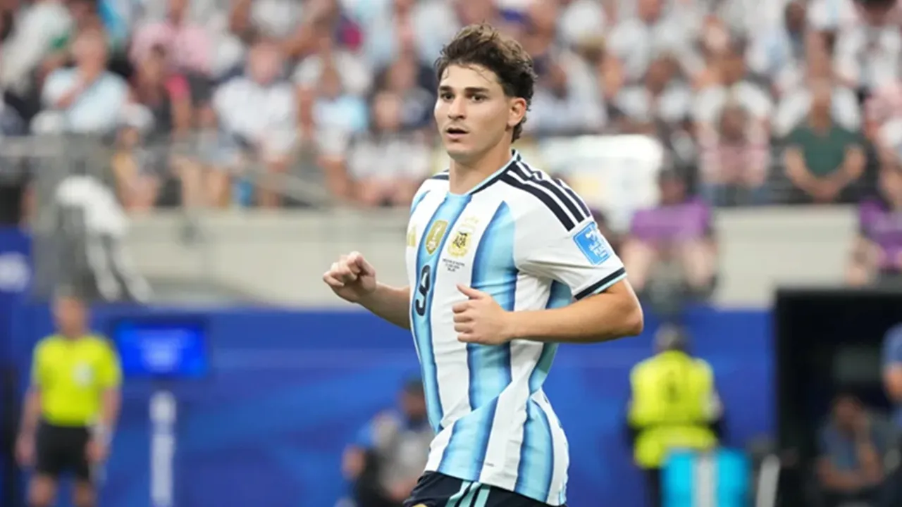 Javier Saviola Percaya Barcelona Jadi Tujuan Ideal Bagi Julian Alvarez