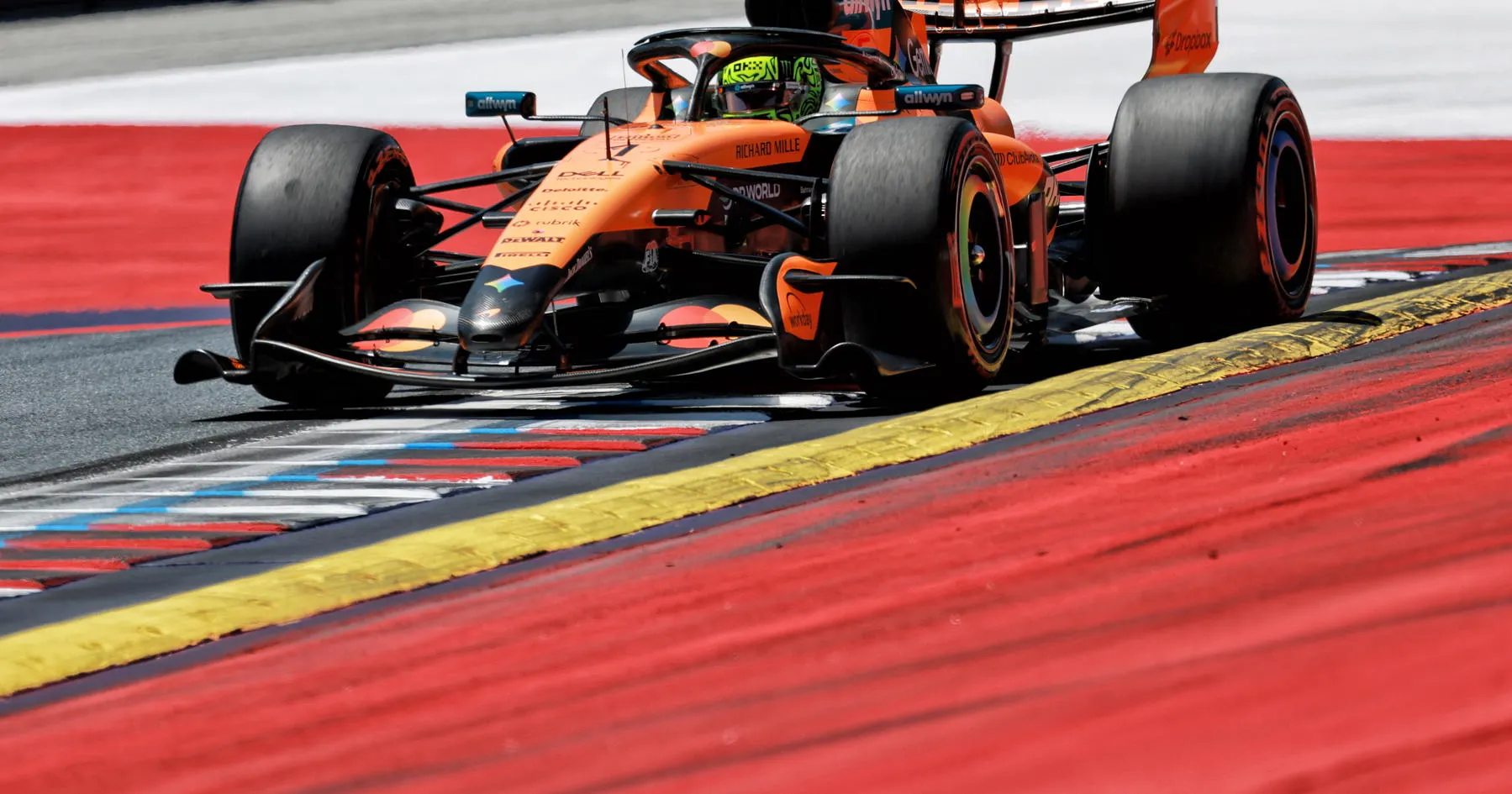 McLaren Berupaya Atasi Masalah Mobil Lando Norris - sumber: (racingnews365)