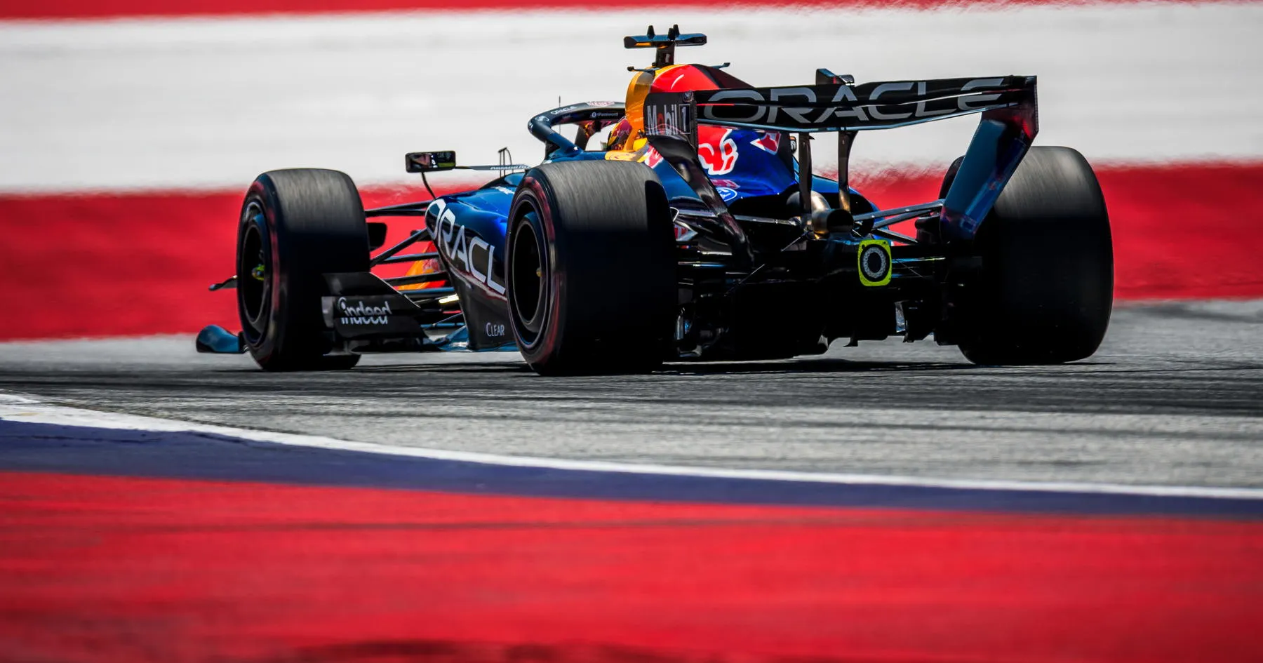 Para Rival Utama Max Verstappen Cek Kondisi Usai Kecelakaan - sumber: (racingnews365)