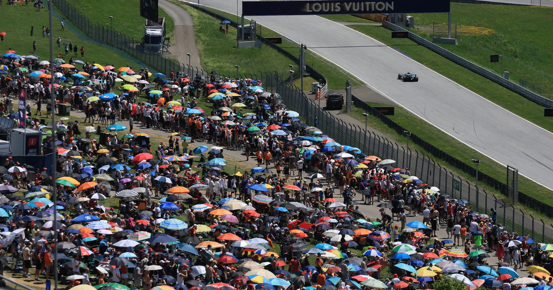 Pembalap F1 Hadapi Cuaca Ekstrem di GP Austria 2026 - sumber: (racingnews365)
