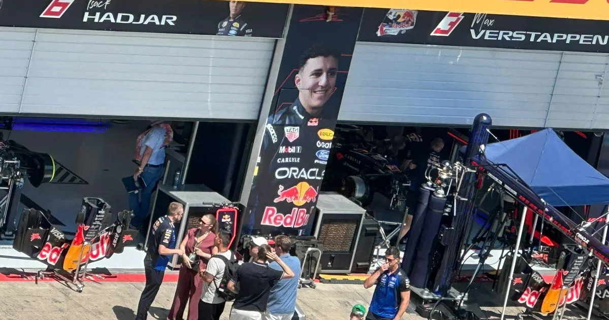 Red Bull Kejar Waktu Perbaiki Mobil Verstappen - sumber: (racingnews365)