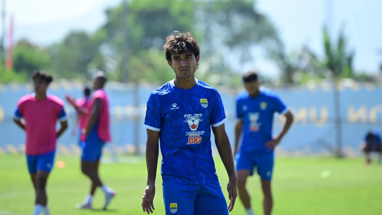 Bek kiri Persib, Zalnando