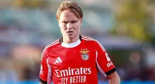 AC Milan Perang Harga Dengan Como Demi Andreas Schjelderup dari Benfica