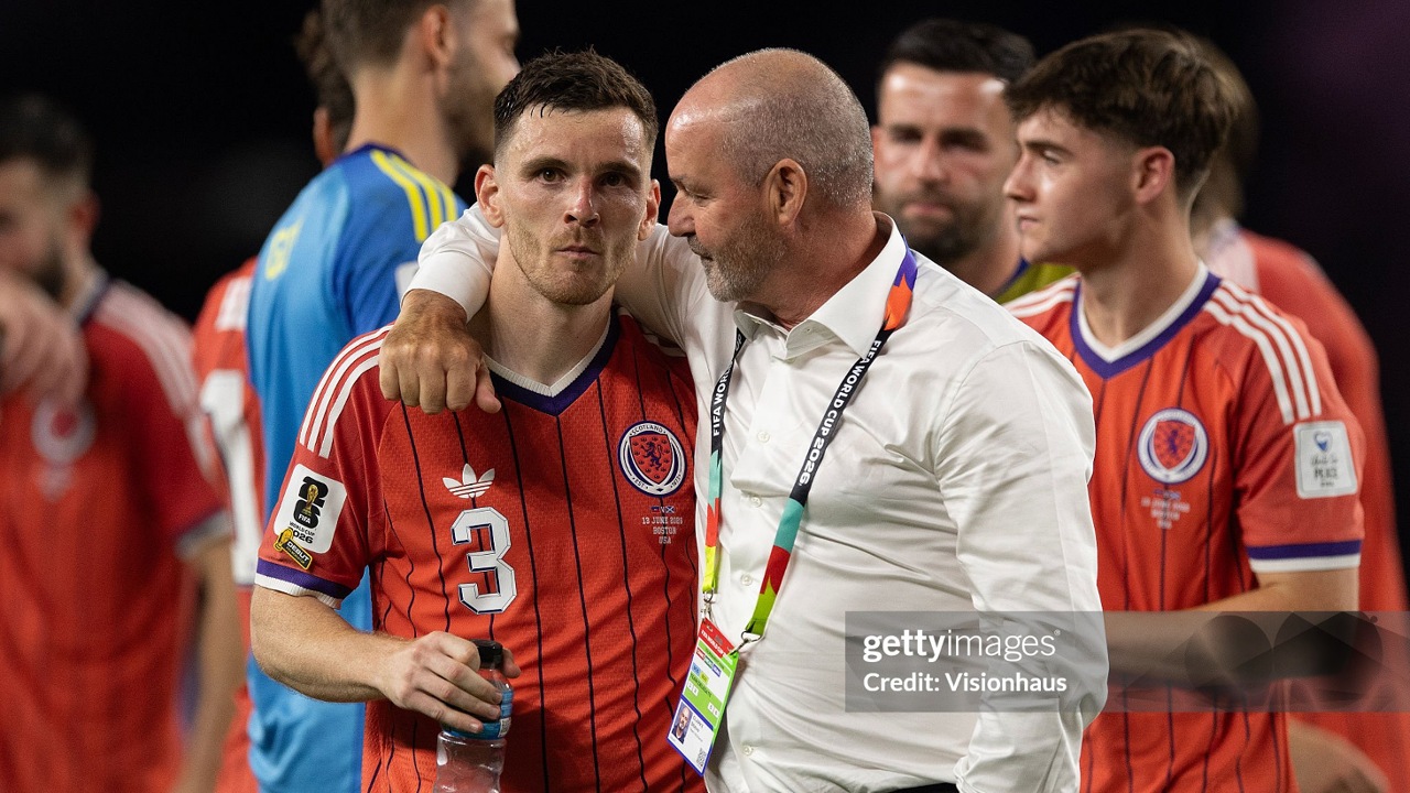 Andy Robertson Beri Penghormatan untuk Steve Clarke
