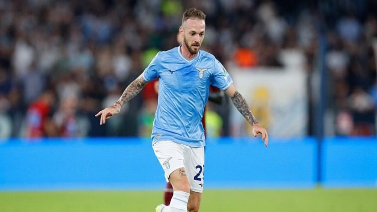 Fiorentina Berminat Pada Servis Full Bek Veteran Lazio