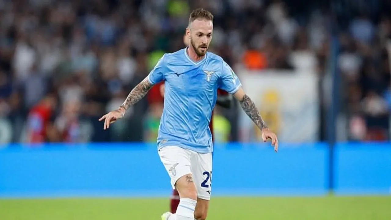Fiorentina Berminat Pada Servis Full Bek Veteran Lazio