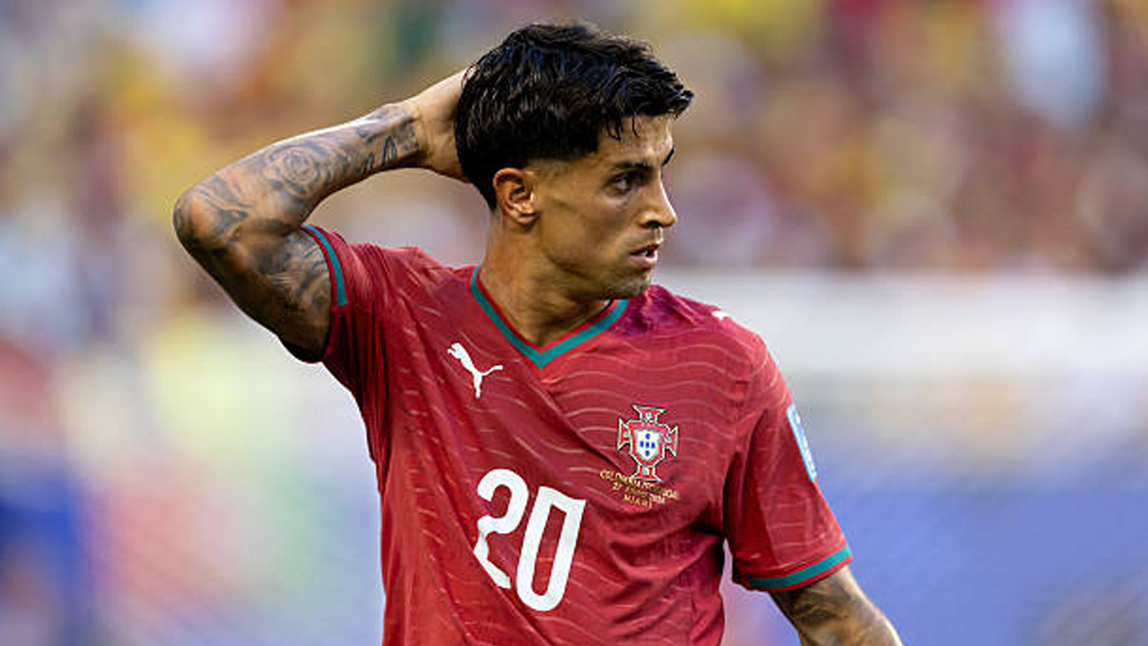 Masih Jadi Prioritas Barcelona, Al Hilal Belum Putuskan Masa Depan Joao Cancelo