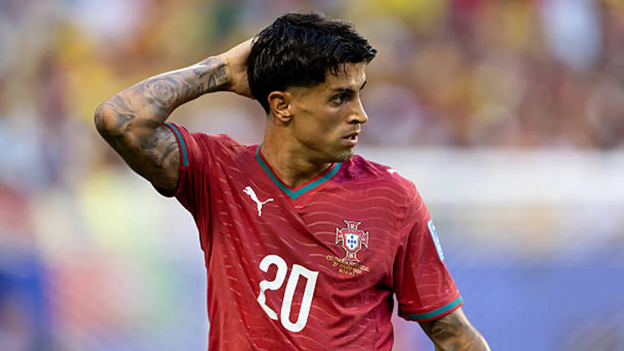 Masih Jadi Prioritas Barcelona, Al Hilal Belum Putuskan Masa Depan Joao Cancelo