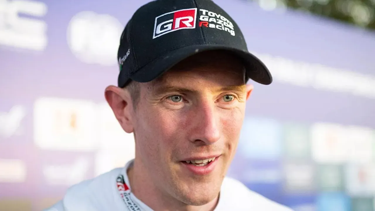 Penalti Bikin Elfyn Evans Duduk Nyaman di Puncak Klasemen WRC