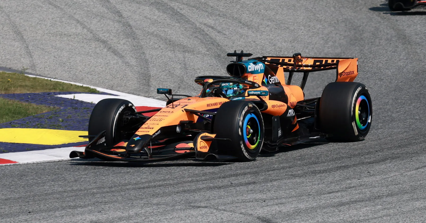 Piastri Ungkap Bukti Kemajuan McLaren di Austria - sumber: (racingnews365)