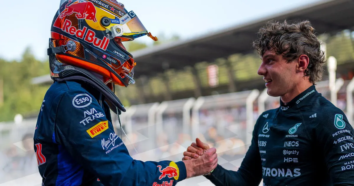 Red Bull Pertahankan Verstappen, Antonelli Buat Kesalahan - sumber: (racingnews365)