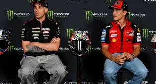 Simpati Bezzecchi Crash Parah, Marc Marquez Akui Pilih Main Aman di Assen