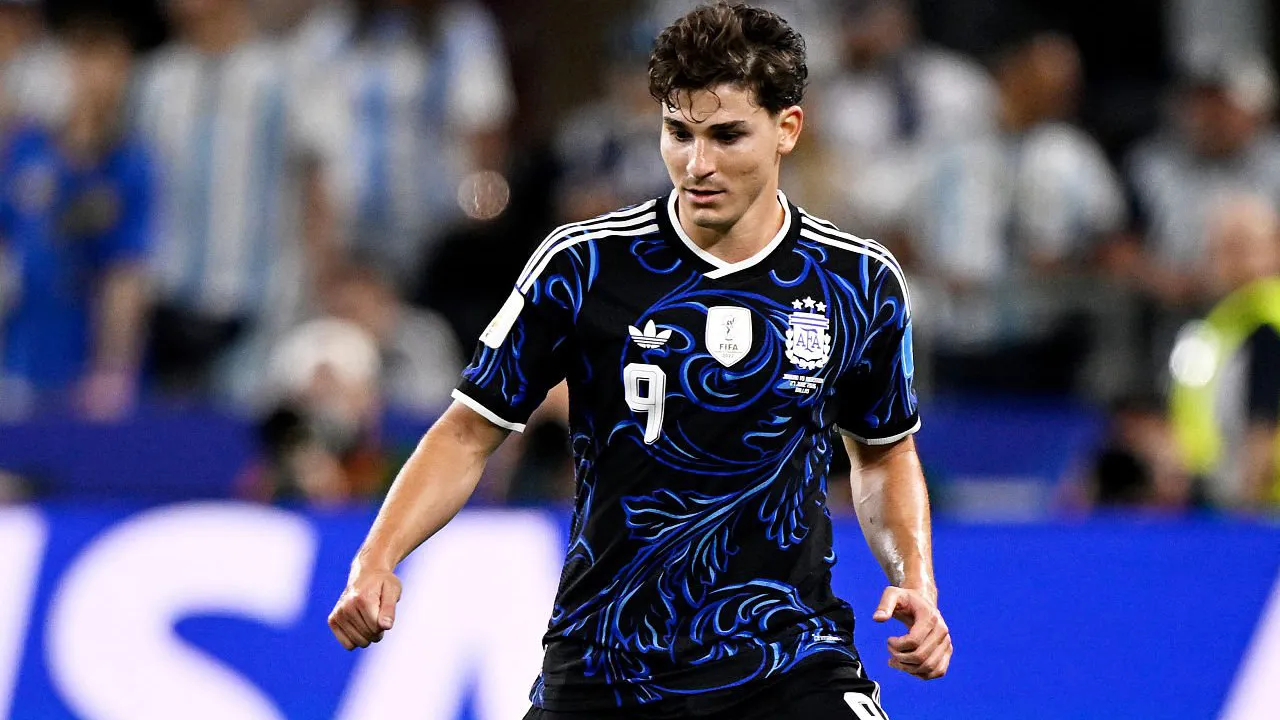 Atletico dan Barcelona Bertemu untuk Bahas Transfer Julian Alvarez