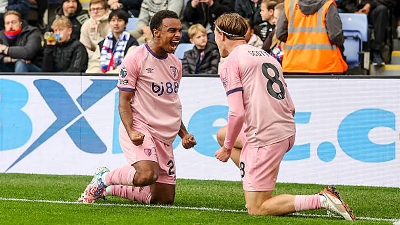 Bournemouth Tegaskan Rayan, Alex Scott, dan Junior Kroupi Tidak Dijual