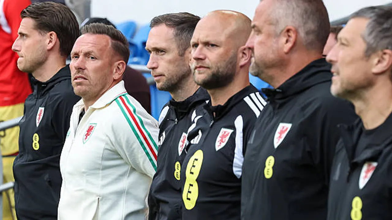 Craig Bellamy Diyakini Bertahan, CEO FA Wales Redam Rumor ke Burnley
