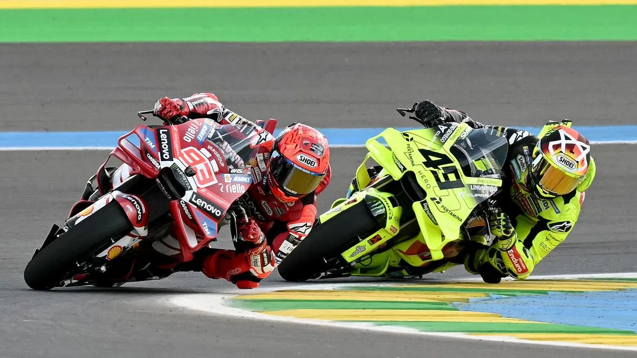 Fabio Di Giannantonio duel lawan Marc Marquez